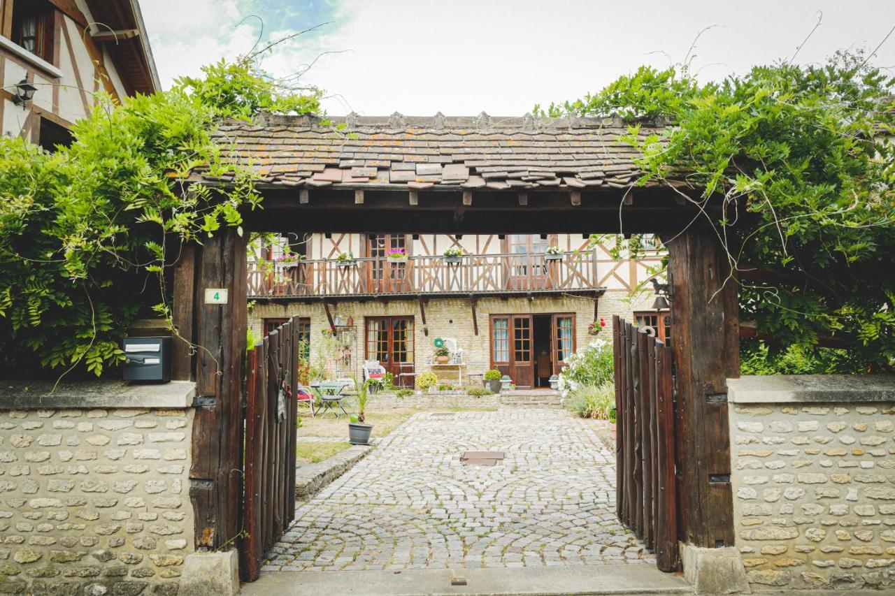Au Fil De L'Eau & Gite "Le Jardin Du Moulin" Fourges Exteriör bild